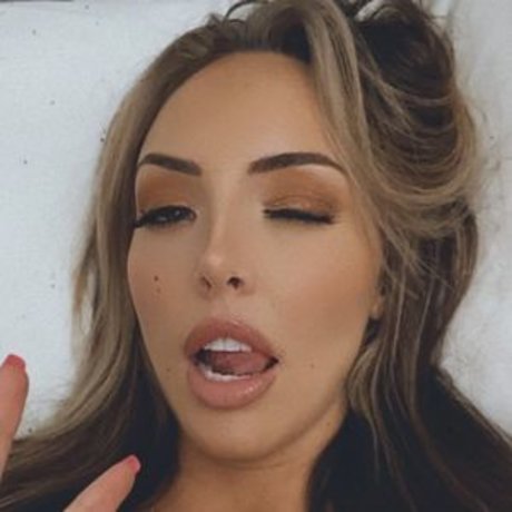 Peyton Royce erotic actress gallery