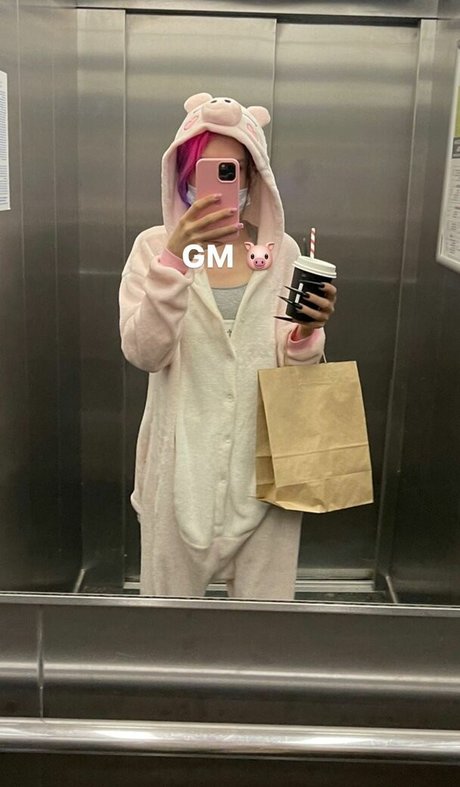 Amy Split pretty model pics