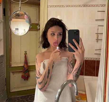 Amy Split star nude photos