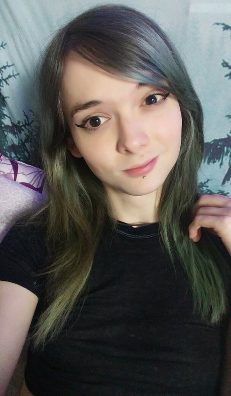 Erynmelts erotic model pictures