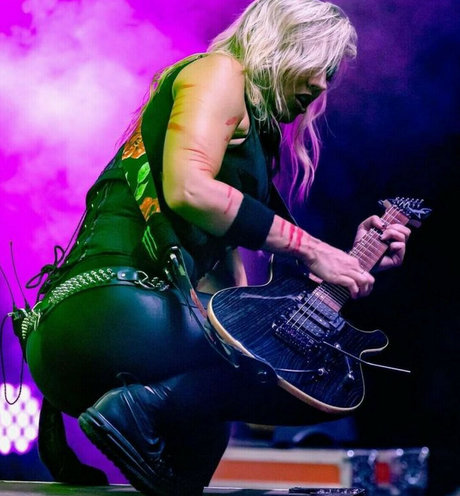 blonde muscle onlyfans hot sexy picture