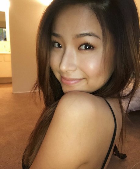 Mimi Furu model nice pic