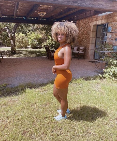 Fleur East pornstar high quality img