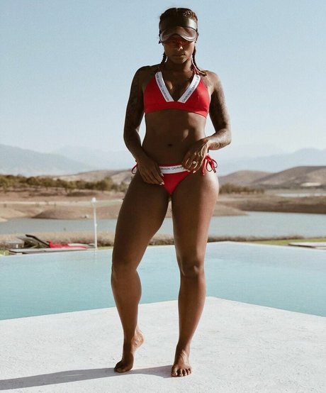 Fleur East star erotic pics