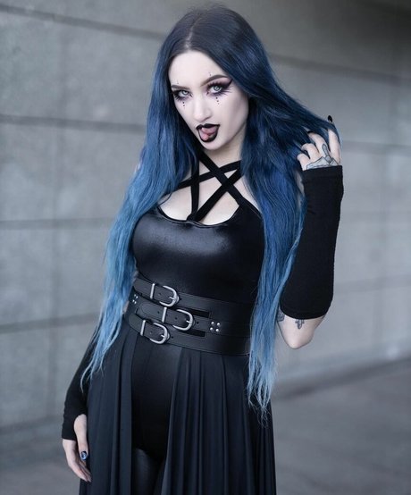 BlueAstrid model adult photos