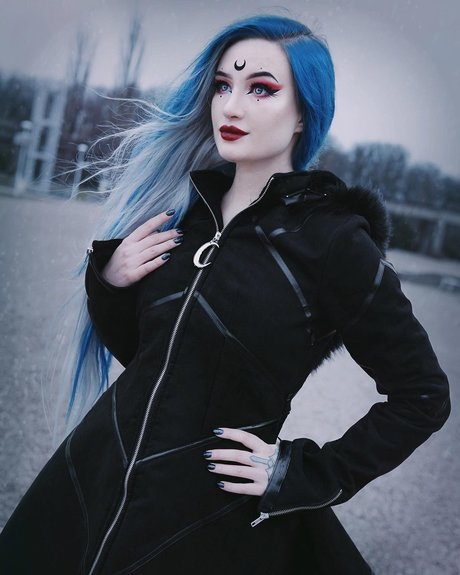 BlueAstrid model hd pic