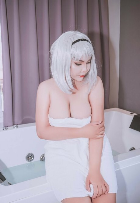 QueenieChuppy erotic actress img