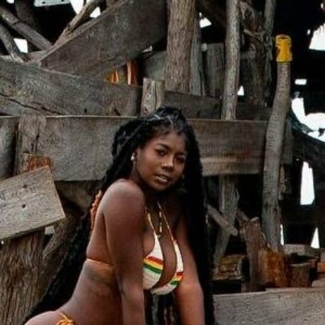 Misskellykel pornographic model image