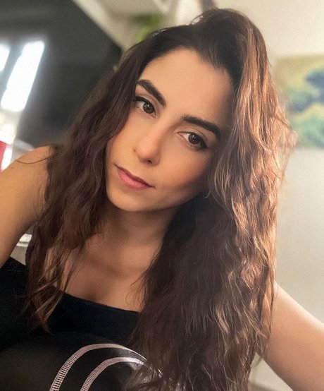 Kurolily model pornographic photo