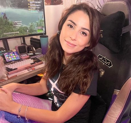 Kurolily pretty model pics