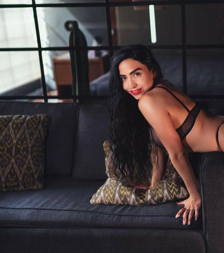 Mayra Rivera model adult pic