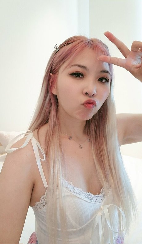 Yvonneflinetv pretty actress img