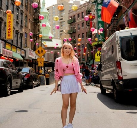 Yvonneflinetv model naked image