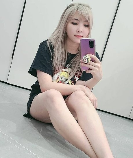 Yvonneflinetv nude actress images