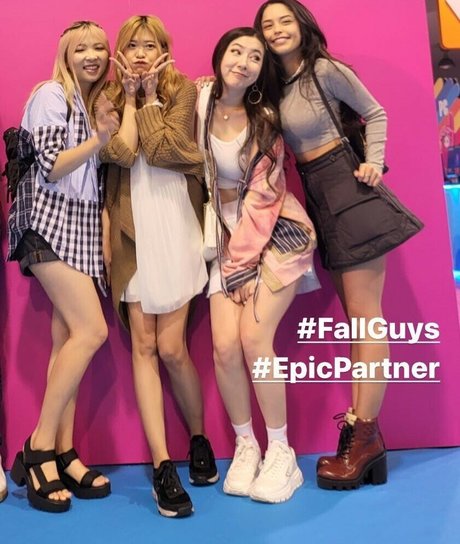 Yvonneflinetv adult model photo