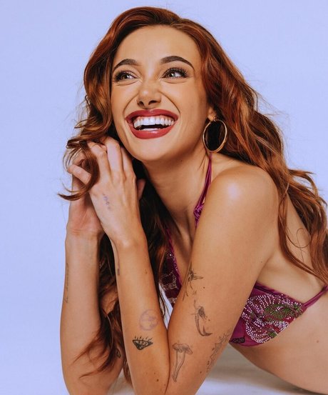 Olivia O Brien star exclusive photos