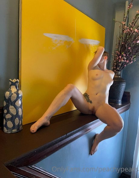 Peachypeaks pretty pornstar image