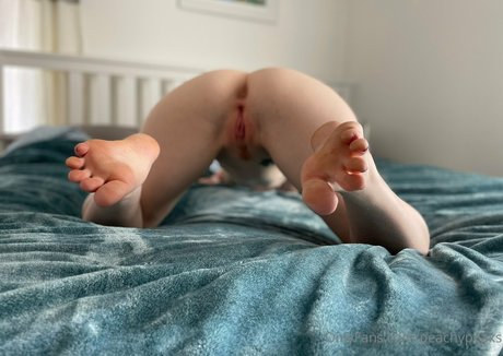 Peachypeaks nude model img