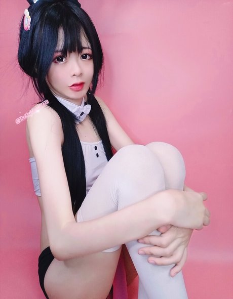 DollyMew art model photo