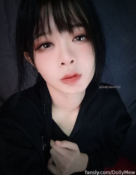 DollyMew star nude picture