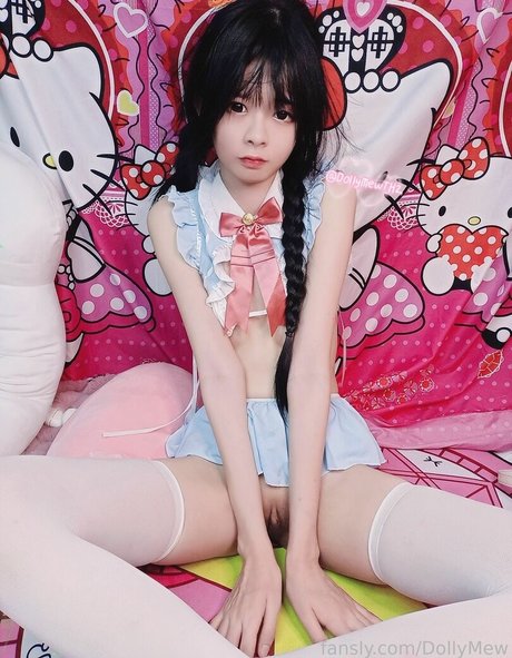 DollyMew model hot pic