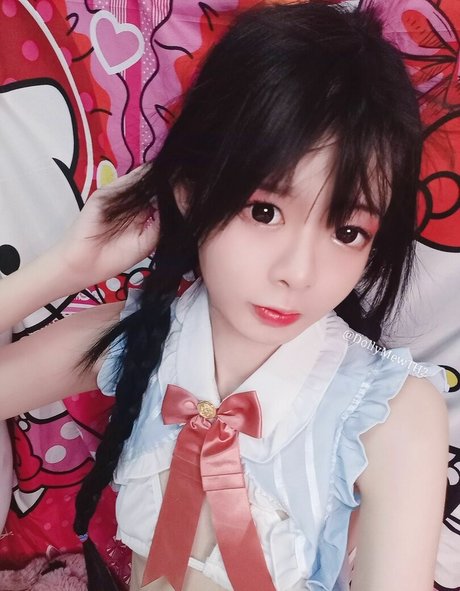 DollyMew art model pics