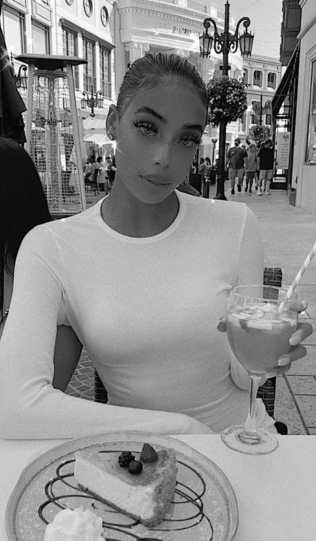 female popular onlyfans sexy naked photos