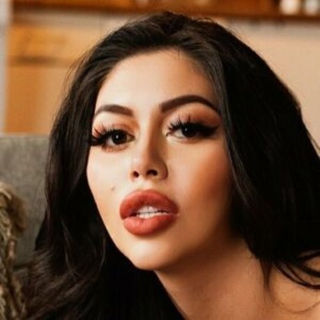 Miranda Vixen pretty model pictures