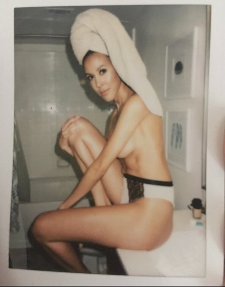 Goodbeyb model art gallery