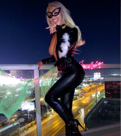 Cass Holland nudes model images