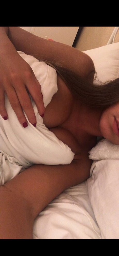 Zara McDermott high quality model image