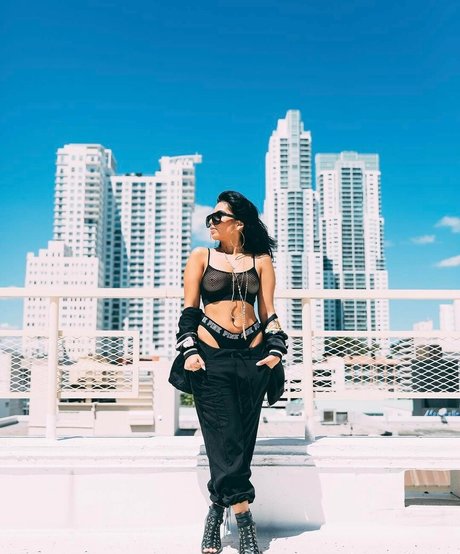 huge fake tits onlyfans pretty archive