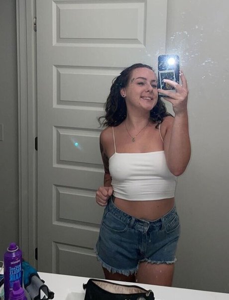 Becca Nichole hot actress photos