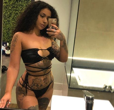 Kristen Kihara star sexy picture