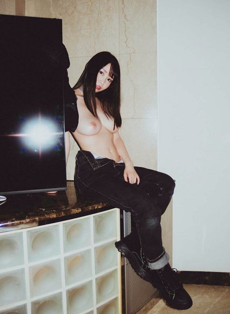 Aika Yumeno free model gallery