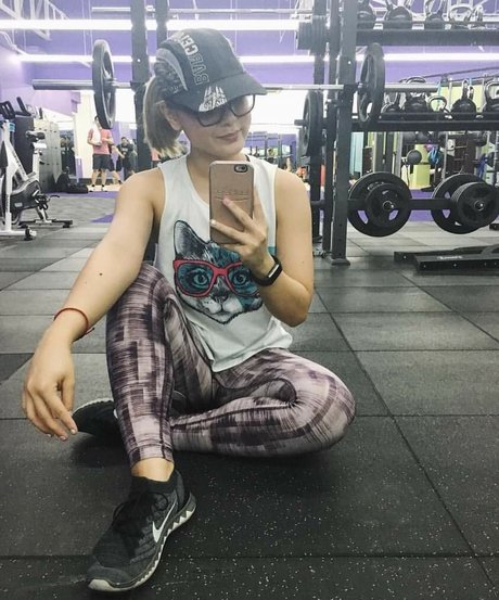 Sarah Carlos perfect actress images