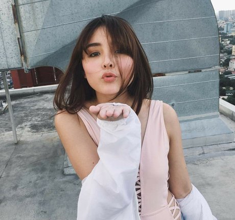 Sarah Carlos exclusive model archive