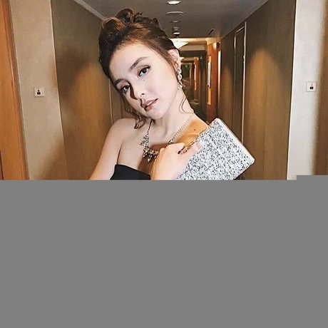 Sarah Carlos naked actress photo