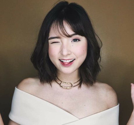 Sarah Carlos art star galleries