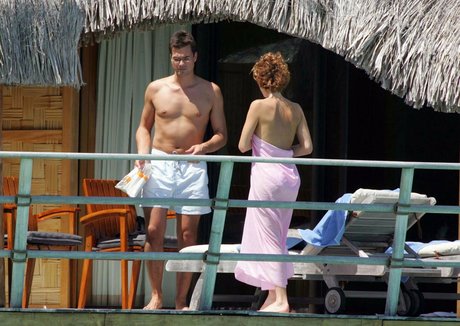 Natasha Kaplinsky star free images