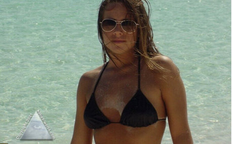 Katiesworld naked model photo