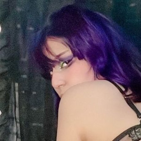 Deyna Galed naked actress gallery