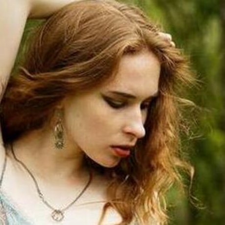 Model Red nude star picture