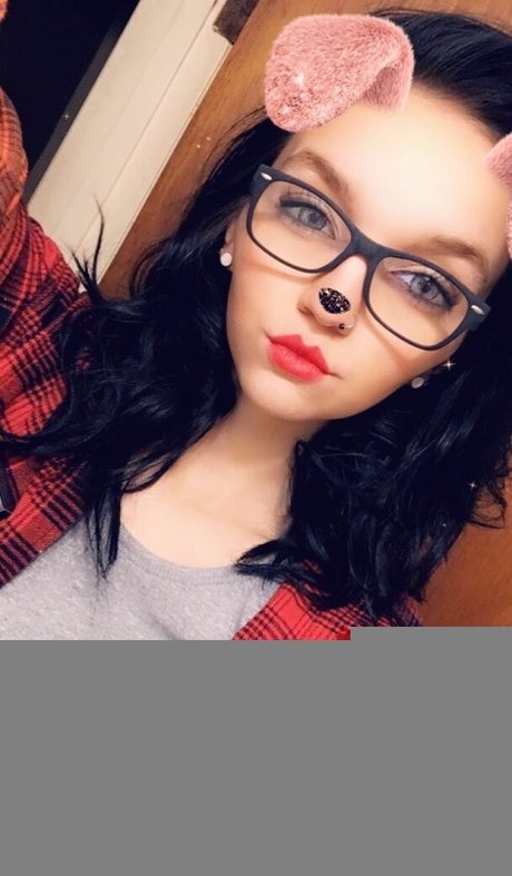 Momma Leo sexy actress picture