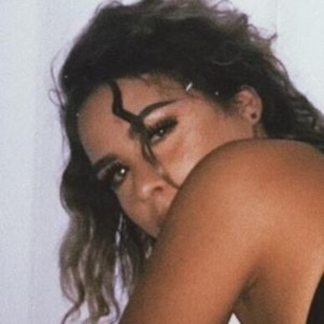 Alexis Pierce sexy pornstar pics