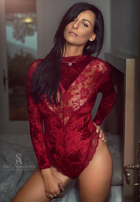 Solene sun pornstar nude pic