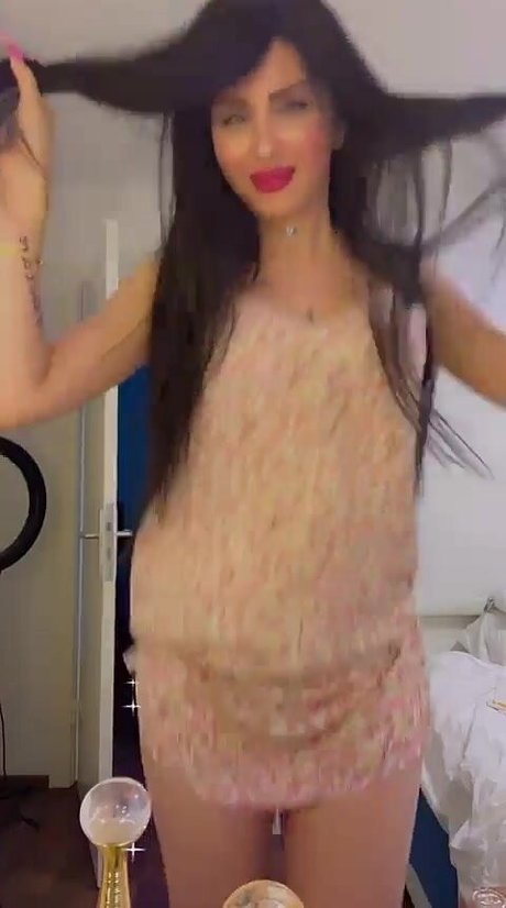 Mira Nouri model sexy pics