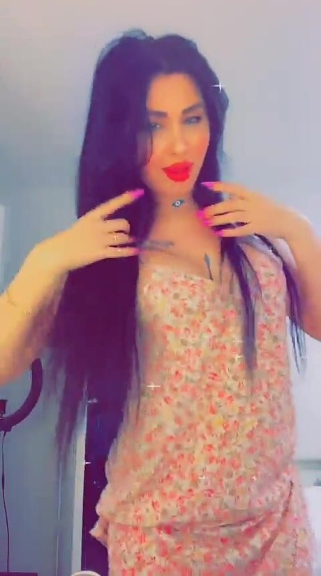 Mira Nouri naked model pics