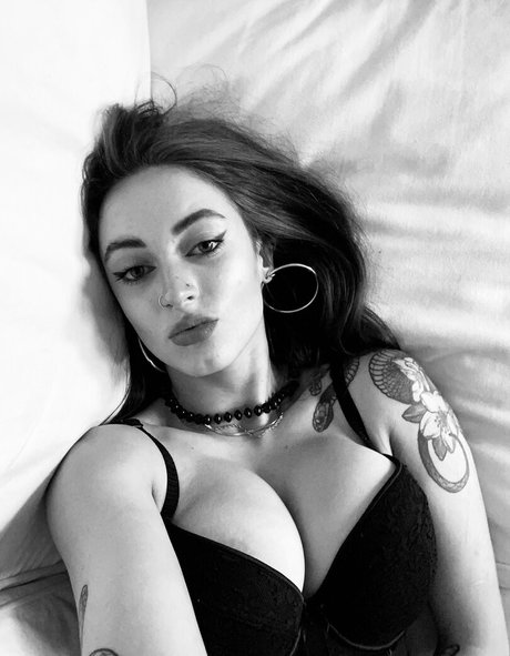 Emily Autumn xxx actress picture