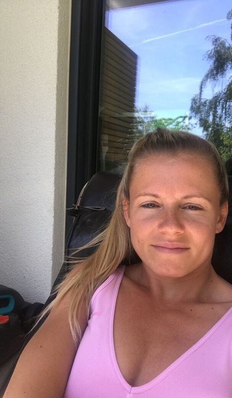 Julia Simic star top archive